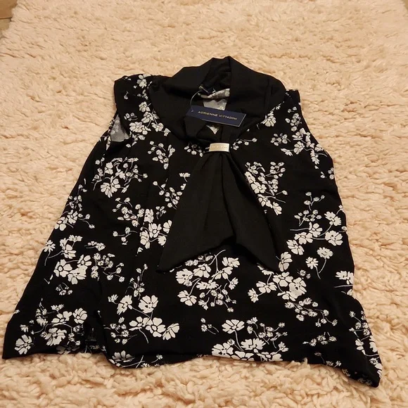 NWT Top Size Small - Picture 1 of 2